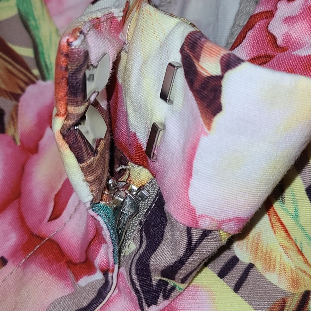 011 Dalia Collection- Chic High Waist Tropical Floral Shorts - Picture 4 of 7